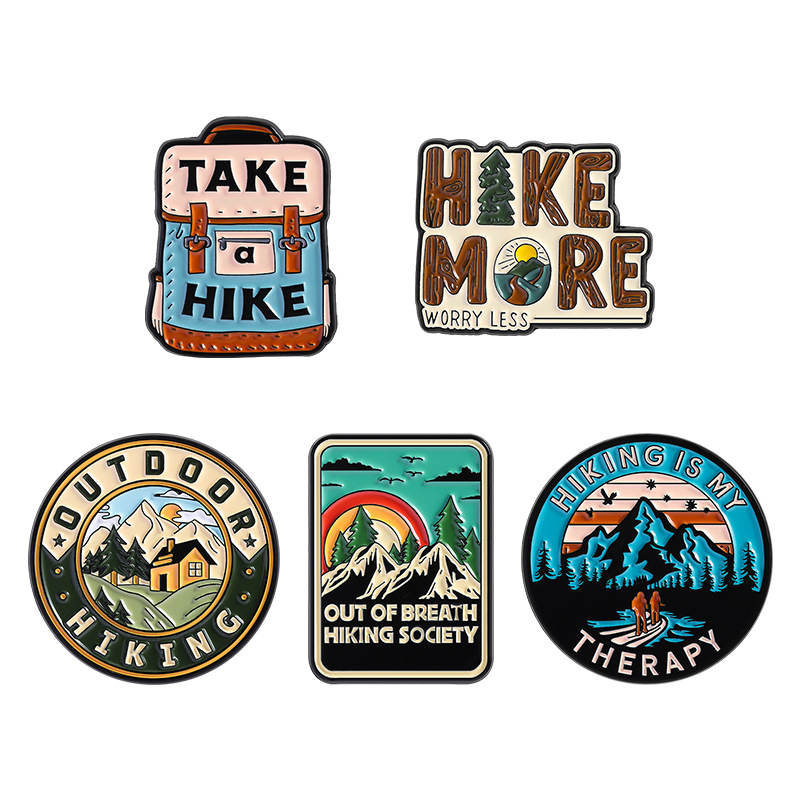Outdoor Adventure Friends - アウトドアアドベンチャー風のバッジ、登山、ハイキング、キャンプの柄が描かれた合金製ピン、衣類やバッグのアクセサリー、友人へのプレゼントに最適。