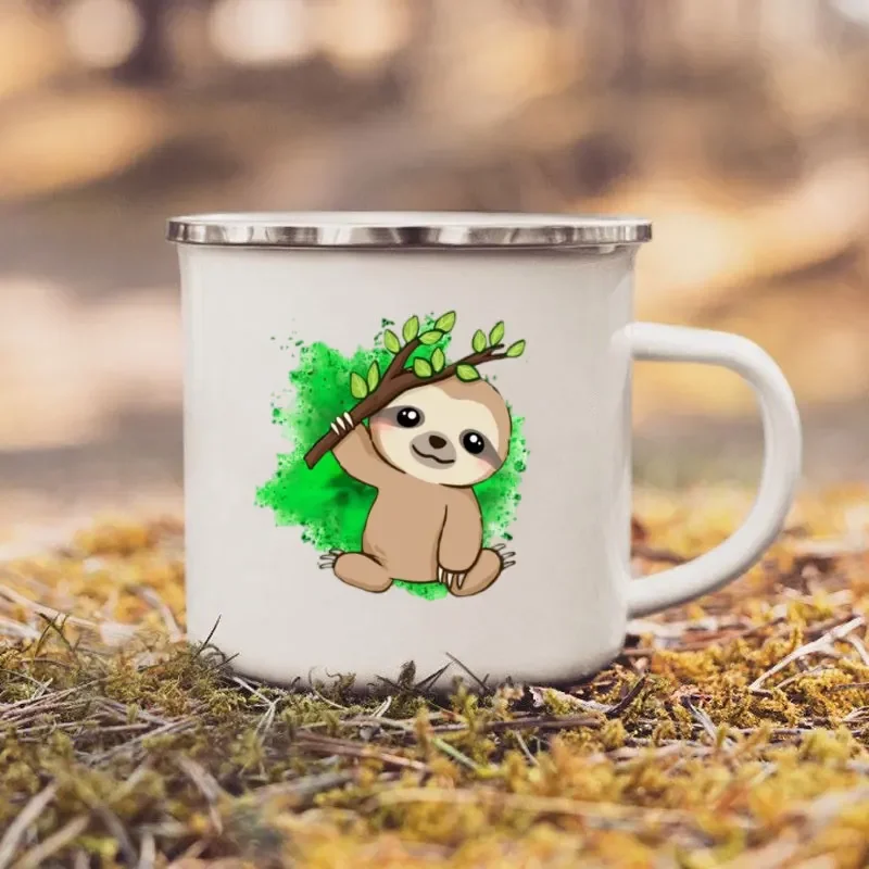 Outdoor Adventure Festival - ナマケモノのエナメルコーヒーマグ,イラスト入りアドベンチャーソール,ハイカー,キャンプ,ウォーキング,ハイキング,旅行,アウトドアフェスティバル
