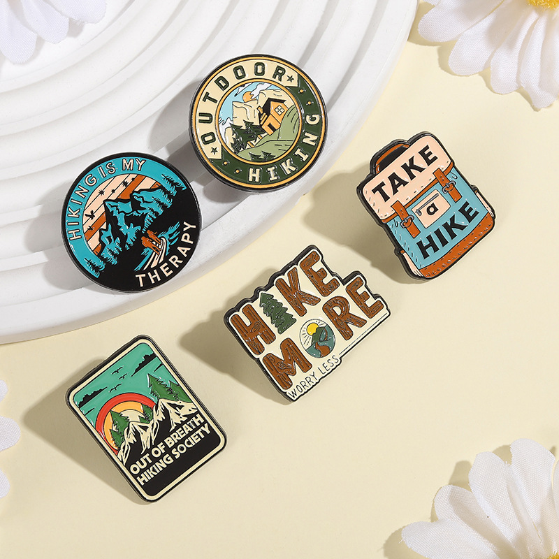 アウトドアアドベンチャー風のバッジ、登山、ハイキング、キャン - Outdoor Adventure Friends のレビューと価格